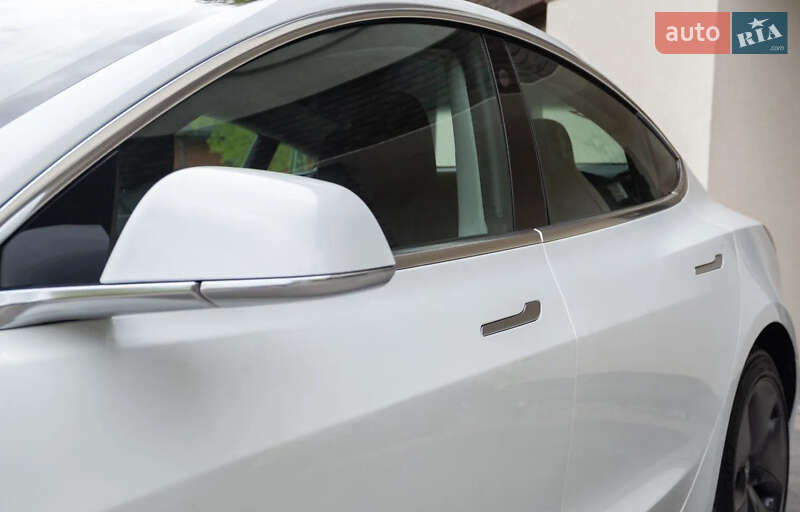 Седан Tesla Model 3 2020 в Луцке