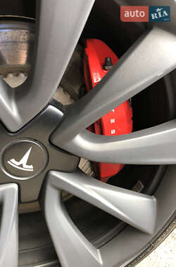 Седан Tesla Model 3 2019 в Киеве