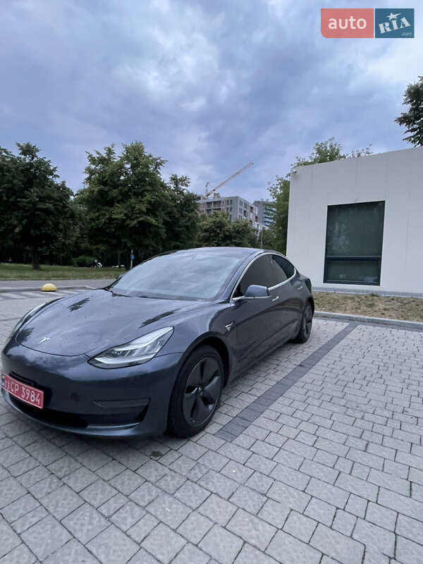 Седан Tesla Model 3 2020 в Львове