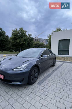 Седан Tesla Model 3 2020 в 