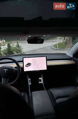 Седан Tesla Model 3 2020 в 