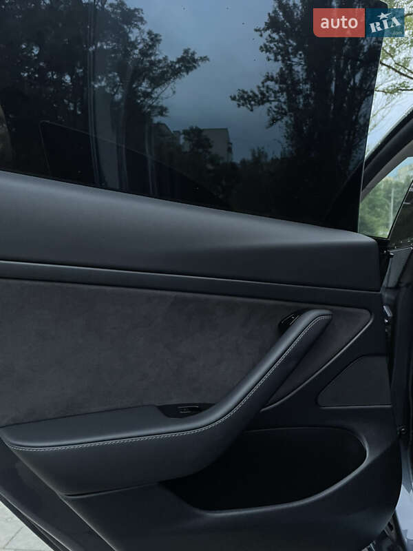 Седан Tesla Model 3 2020 в Львове