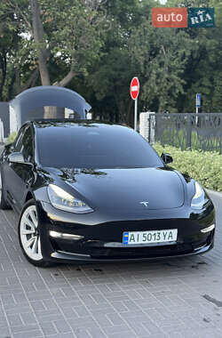 Седан Tesla Model 3 2022 в 