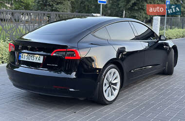 Седан Tesla Model 3 2022 в 