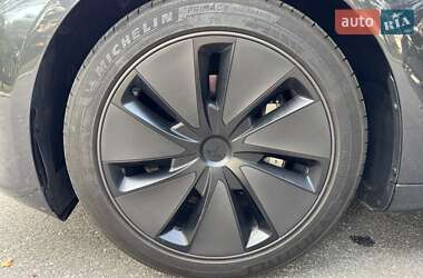 Седан Tesla Model 3 2024 в 