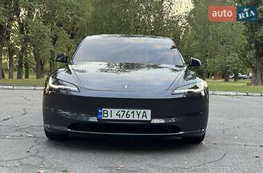 Седан Tesla Model 3 2024 в 