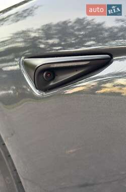 Седан Tesla Model 3 2024 в 