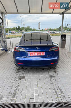 Седан Tesla Model 3 2022 в 