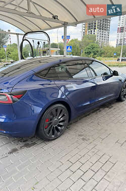 Седан Tesla Model 3 2022 в 