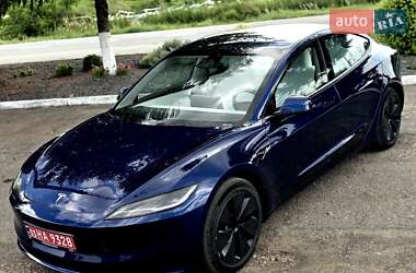 Седан Tesla Model 3 2024 в 