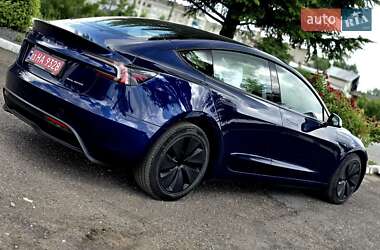 Седан Tesla Model 3 2024 в 
