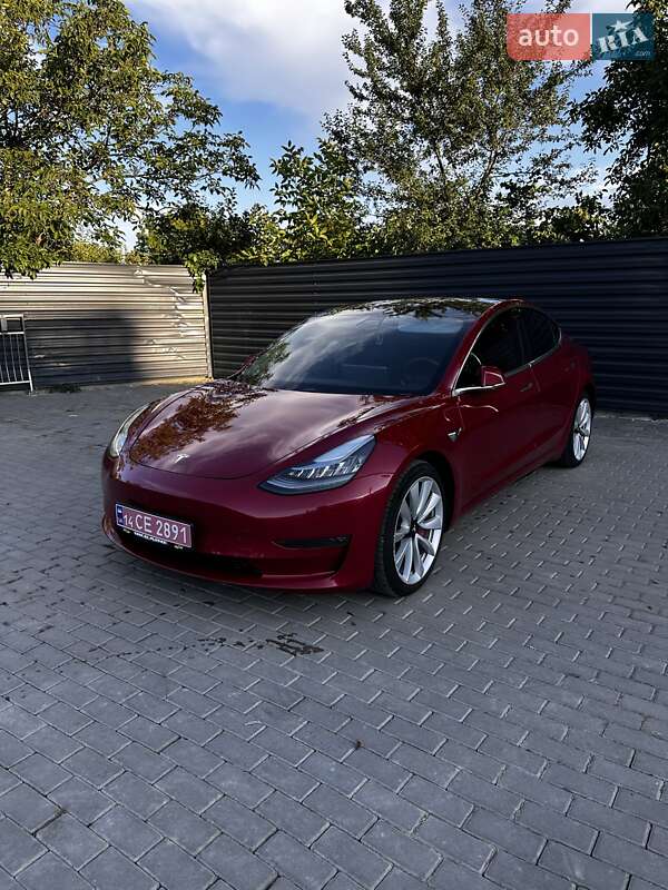 Седан Tesla Model 3 2018 в Ивано-Франковске