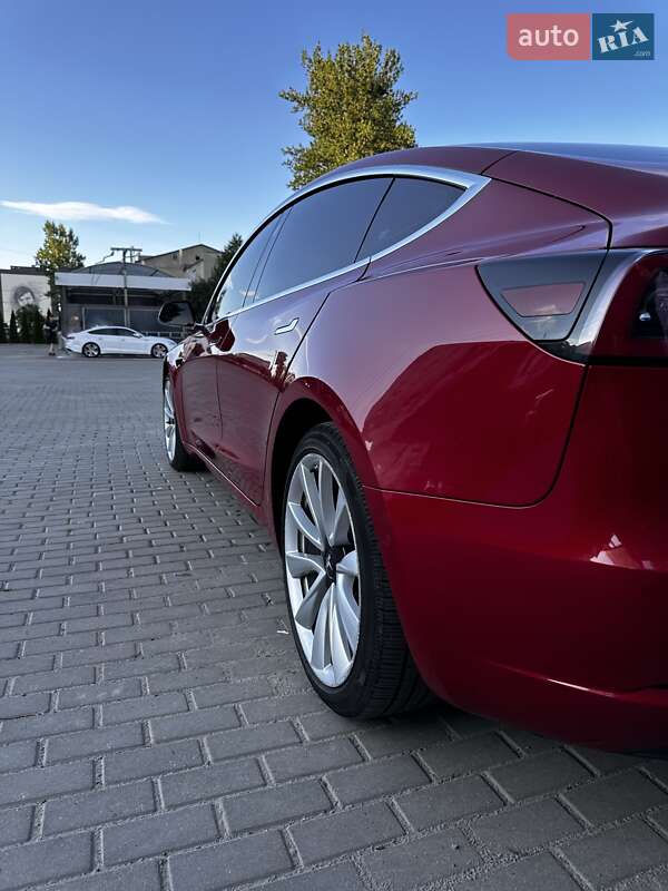 Седан Tesla Model 3 2018 в Ивано-Франковске