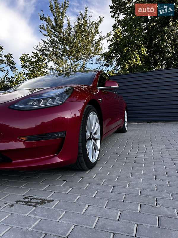 Седан Tesla Model 3 2018 в Ивано-Франковске