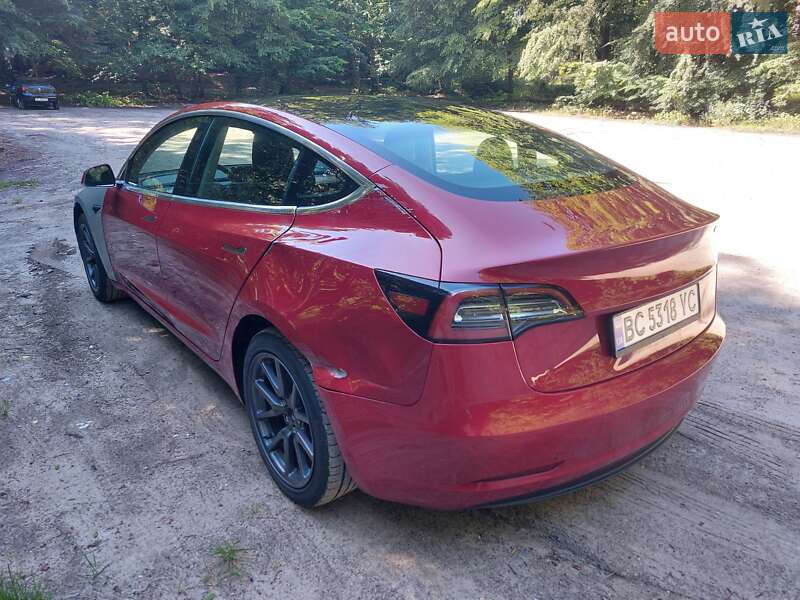 Седан Tesla Model 3 2019 в Львове