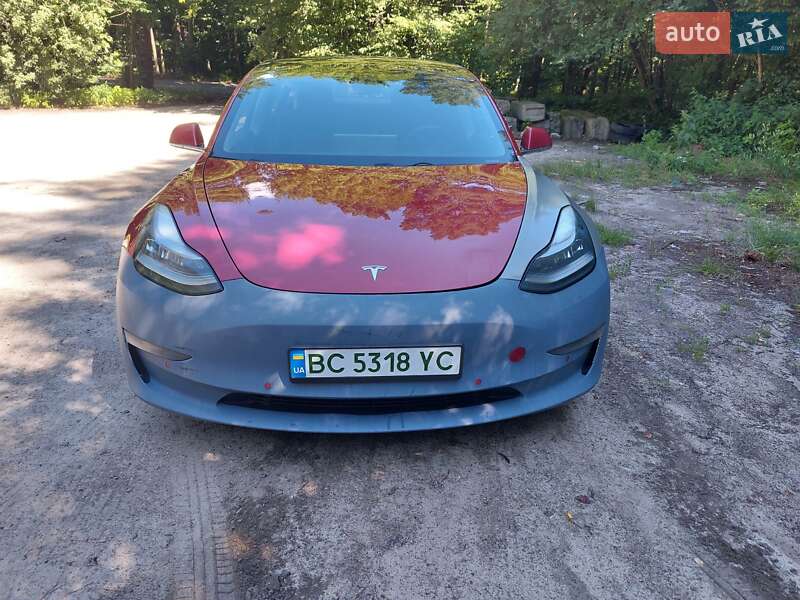 Седан Tesla Model 3 2019 в Львове