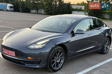 Седан Tesla Model 3 2022 в 