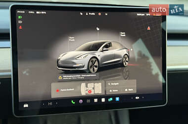 Седан Tesla Model 3 2022 в 