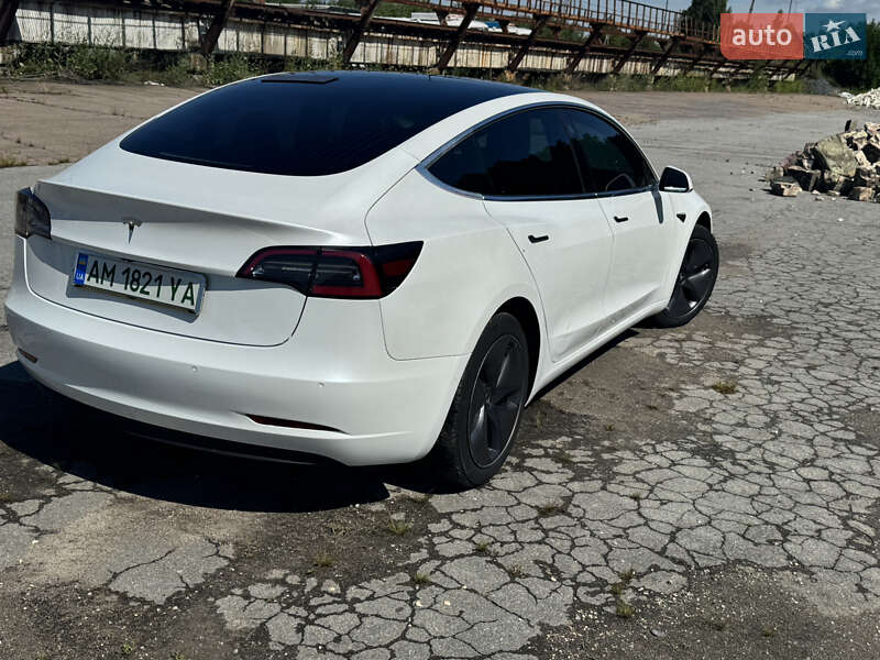 Седан Tesla Model 3 2019 в Звягелі