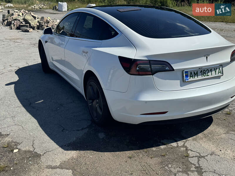 Седан Tesla Model 3 2019 в Звягелі