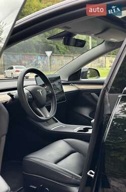 Седан Tesla Model 3 2021 в 