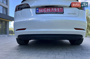 Седан Tesla Model 3 2023 в 