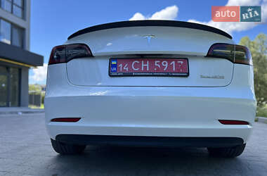 Седан Tesla Model 3 2023 в 