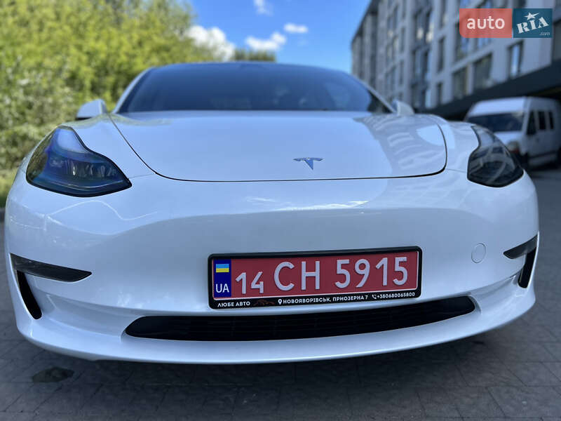 Седан Tesla Model 3 2023 в Новояворовске