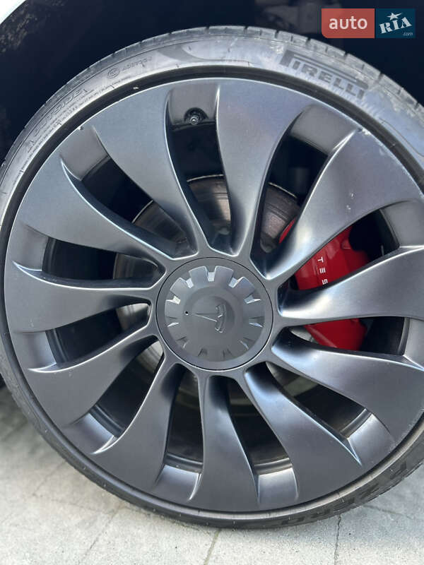 Седан Tesla Model 3 2023 в Новояворовске
