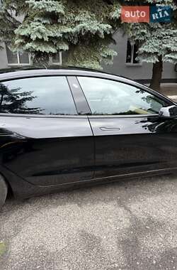 Седан Tesla Model 3 2021 в 