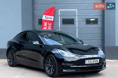 Седан Tesla Model 3 2021 в 