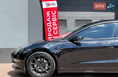 Седан Tesla Model 3 2021 в 