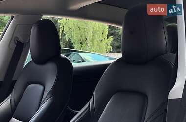 Седан Tesla Model 3 2021 в 