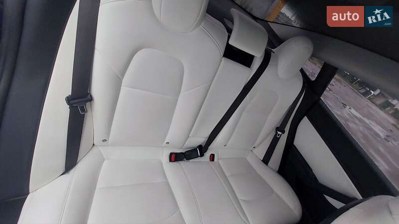 Седан Tesla Model 3 2018 в Житомирі
