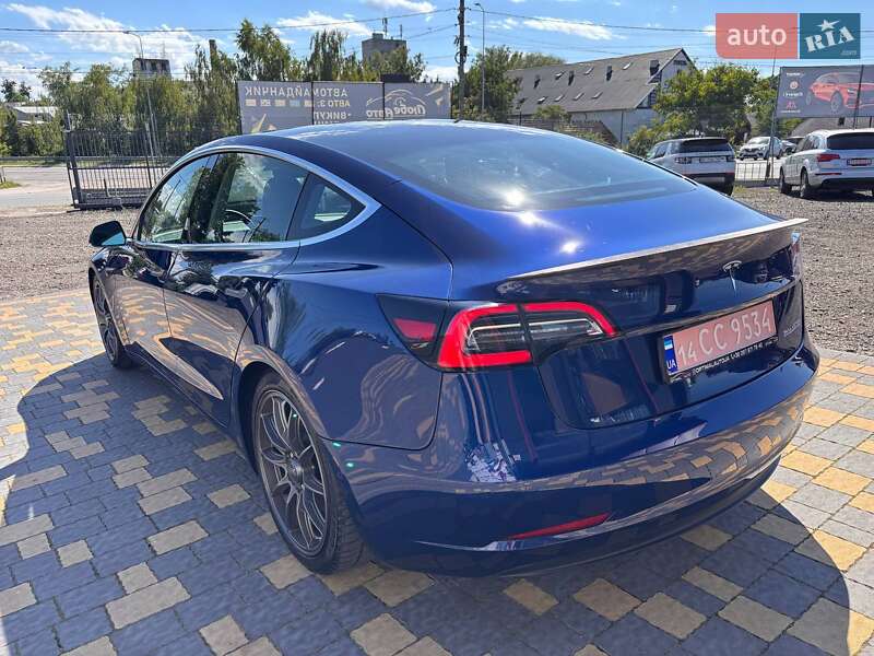 Седан Tesla Model 3 2019 в Львове
