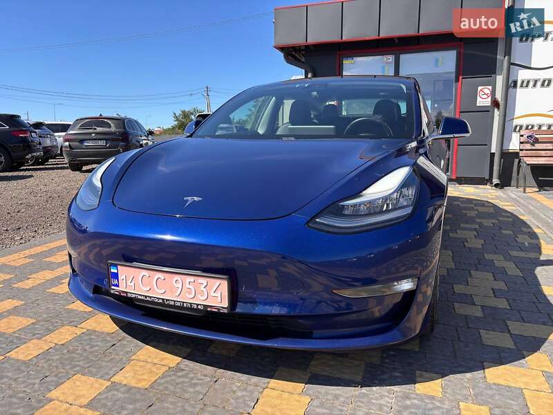 Седан Tesla Model 3 2019 в Львове