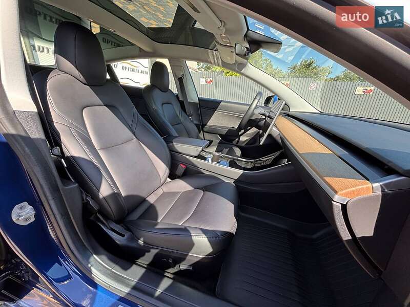 Седан Tesla Model 3 2019 в Львове