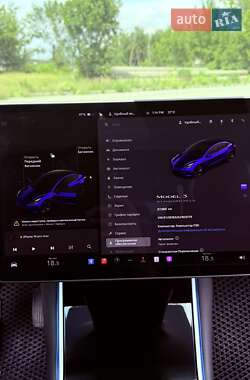 Седан Tesla Model 3 2020 в 