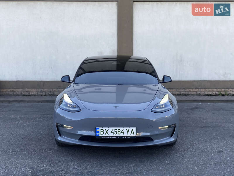 Седан Tesla Model 3 2019 в Киеве