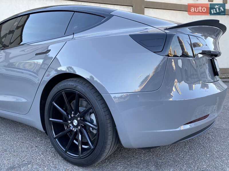 Седан Tesla Model 3 2019 в Киеве