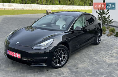 Седан Tesla Model 3 2022 в Луцке