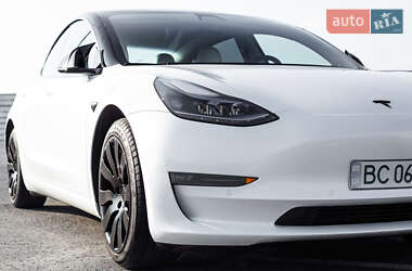 Седан Tesla Model 3 2021 в 