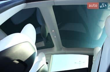 Седан Tesla Model 3 2021 в 