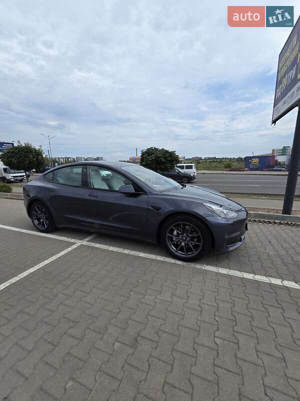 Седан Tesla Model 3 2021 в Києві