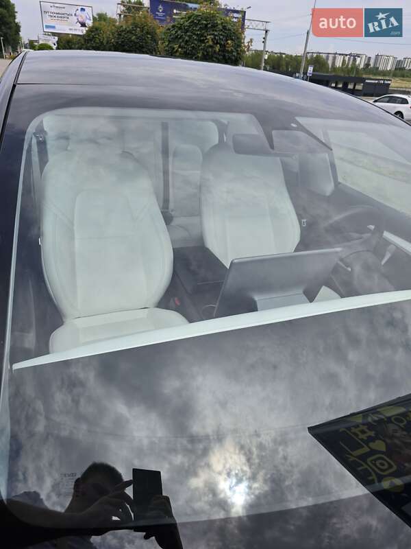 Седан Tesla Model 3 2021 в Києві