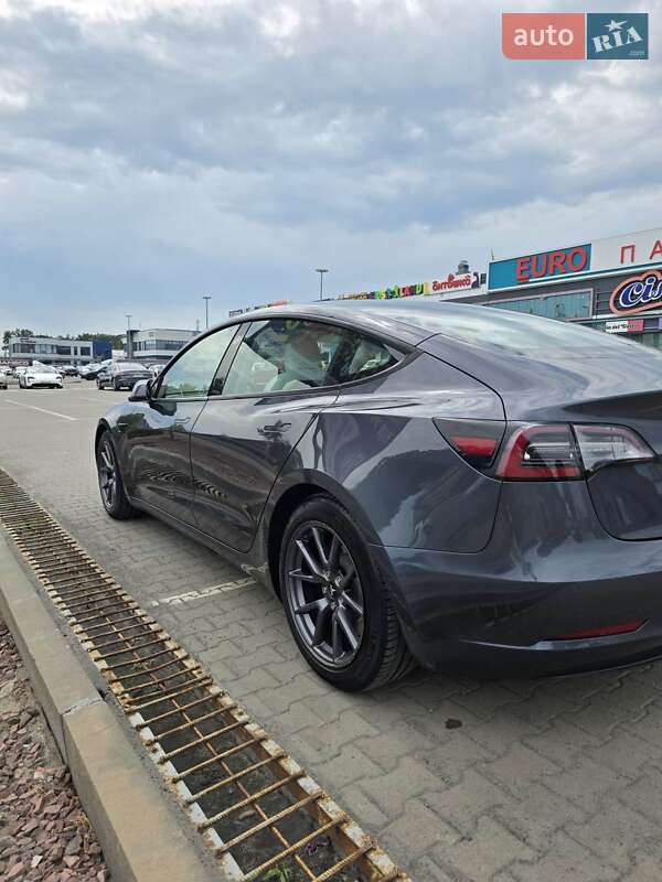Седан Tesla Model 3 2021 в Києві