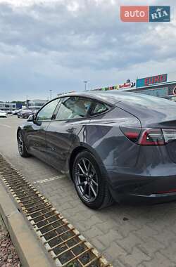 Седан Tesla Model 3 2021 в 