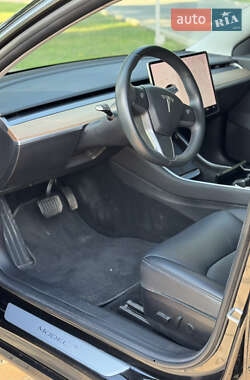 Седан Tesla Model 3 2019 в 