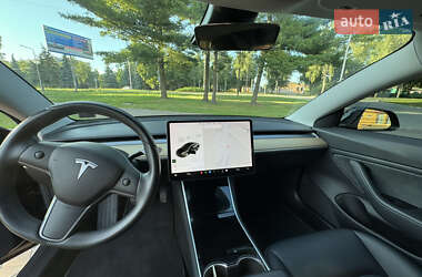 Седан Tesla Model 3 2019 в 