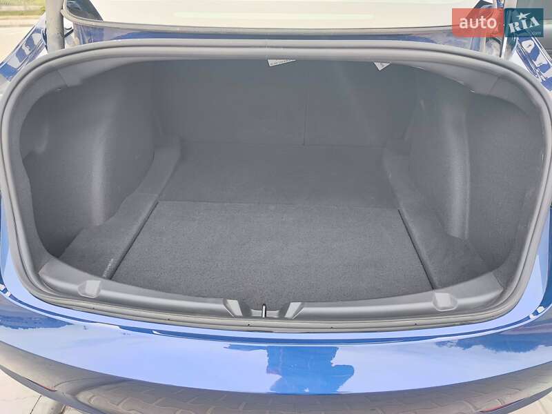 Седан Tesla Model 3 2023 в Киеве